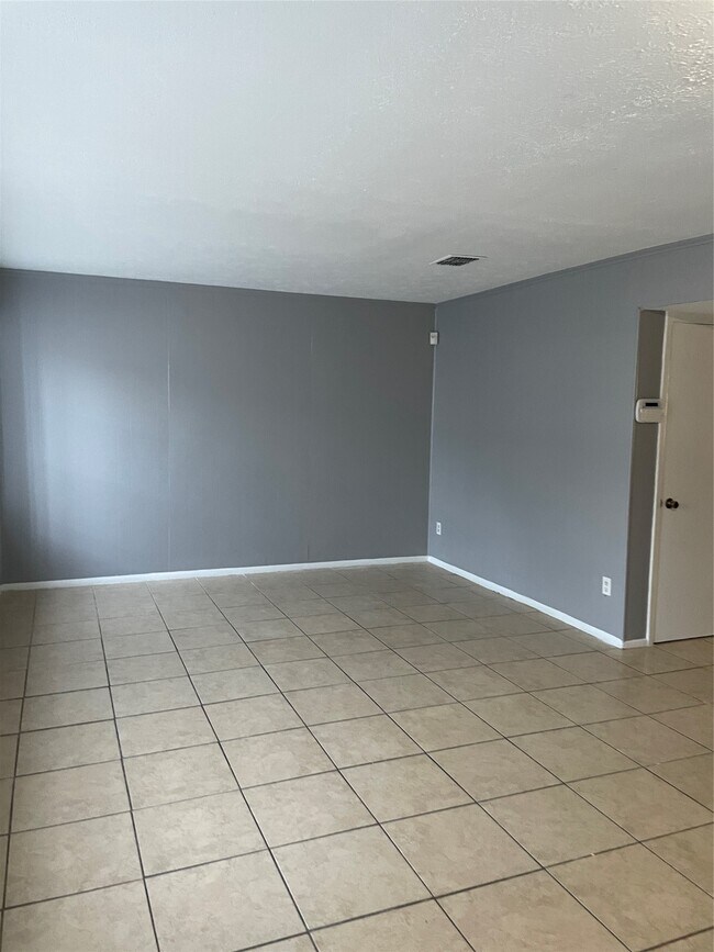 Building Photo - 7273 Chasewood Dr