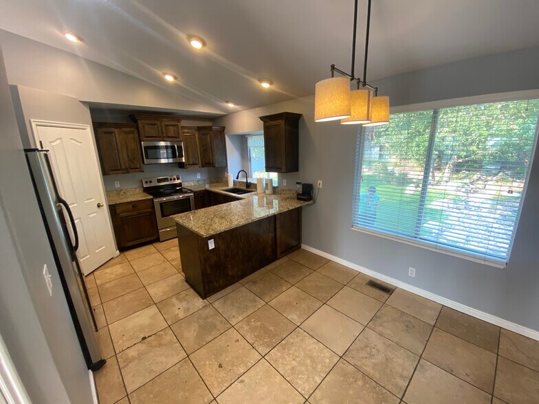 Building Photo - 987 E Blue Heron Way