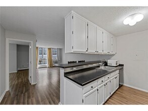 Building Photo - 433 S 7th St