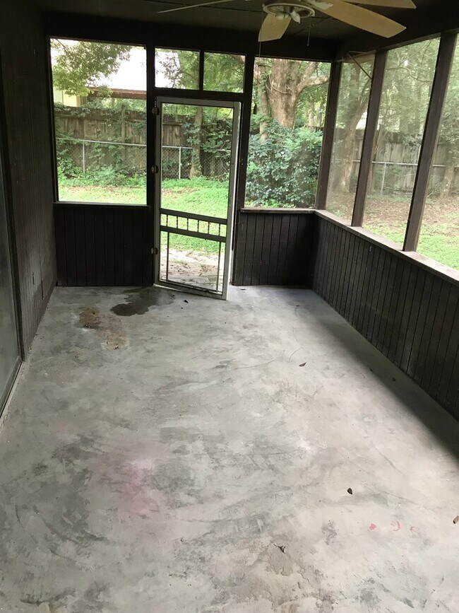 Building Photo - 4x2 large home for rent!