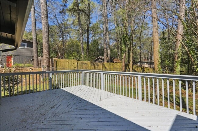 Building Photo - 3684 Northlake Dr