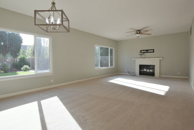 Building Photo - Remodeled and Spacious 4 Bedroom 2.5 Bath Home in Desirable South San Jose Neighborhood