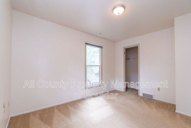 Building Photo - 1817 Grove St