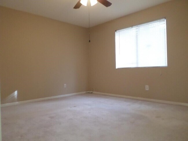 Building Photo - 2403 Chimneystone Cir