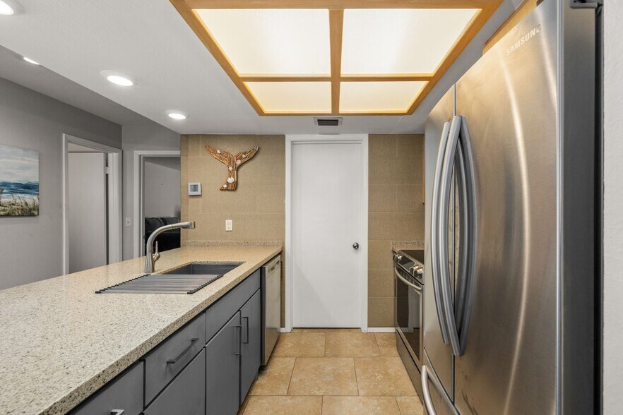 Building Photo - 1118 E Esperanza St