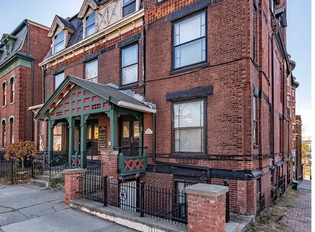 Building Photo - 78 Maple St