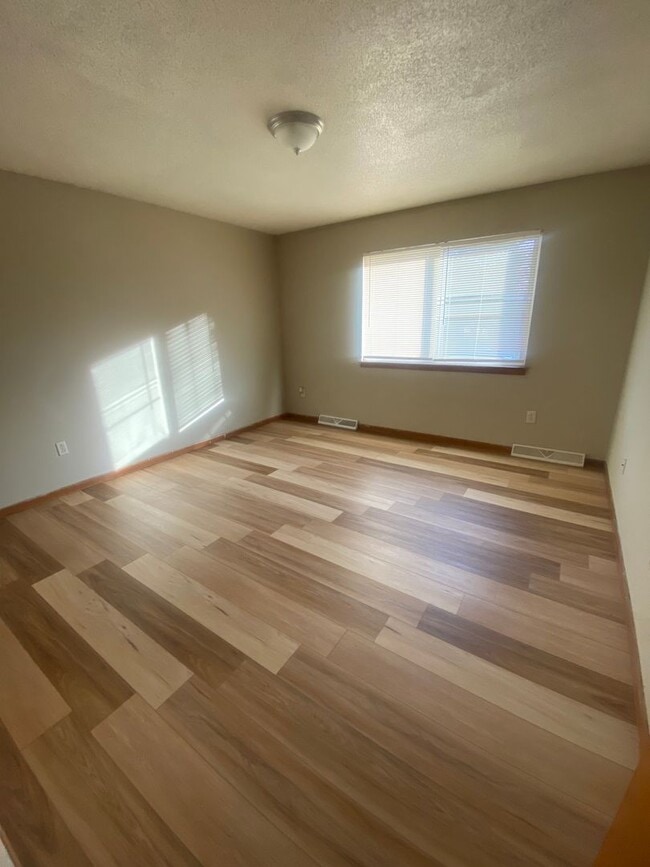 Building Photo - 4337 W Bethany Dr