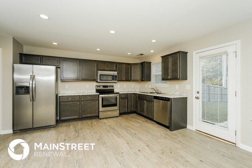 Building Photo - 1961 Drummond Dr