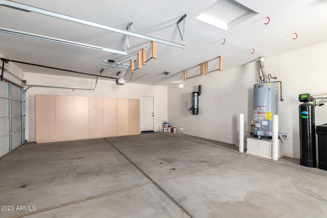 Building Photo - 40747 W Robbins Dr