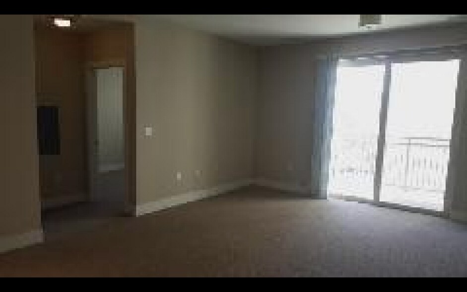 Building Photo - 211 Concord Tpke