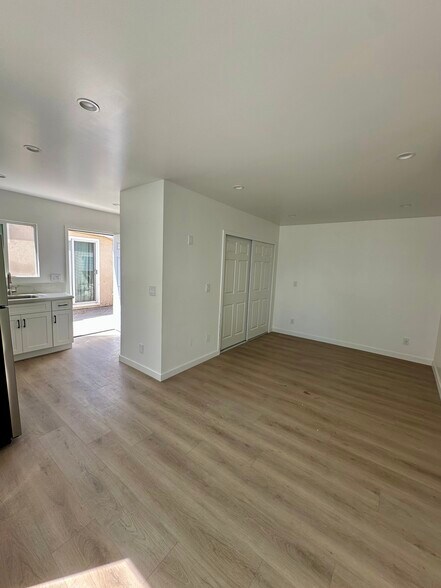 Living Area/Bedroom - 527 King St