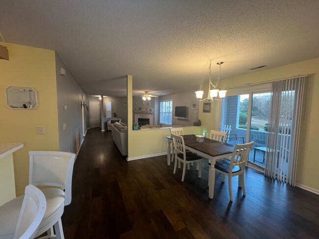 Building Photo - Furnished! Short Term Lease options. Breez...