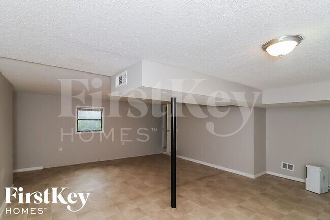 Building Photo - 1190 Lightfoot Dr