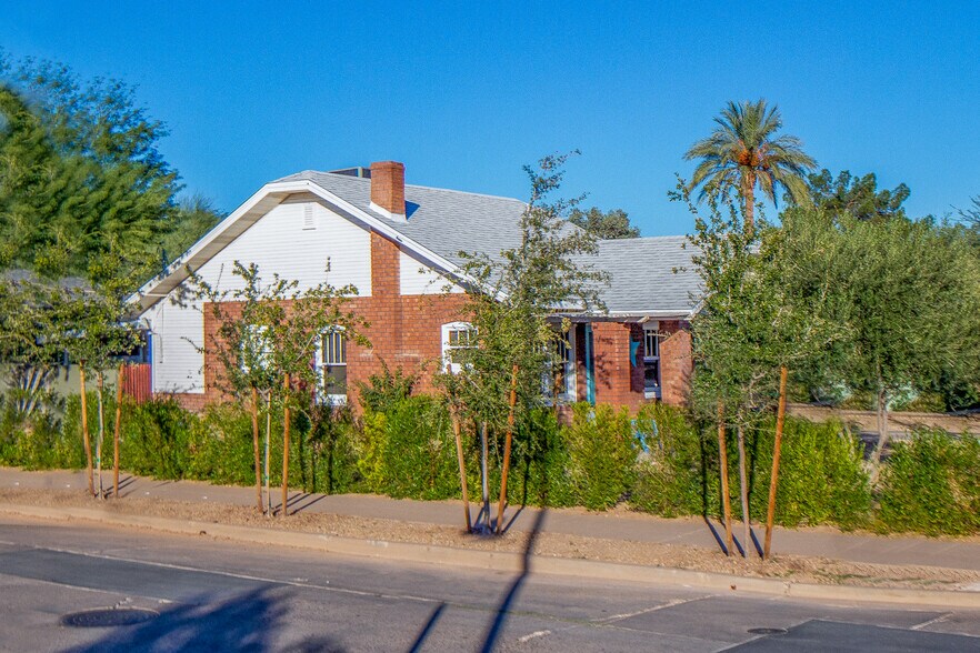 Building Photo - 1102 E Palm Lane