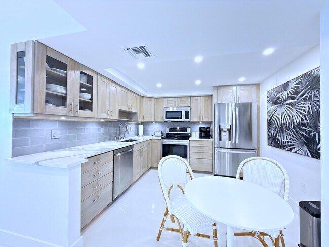 Building Photo - 3546 S Ocean Blvd