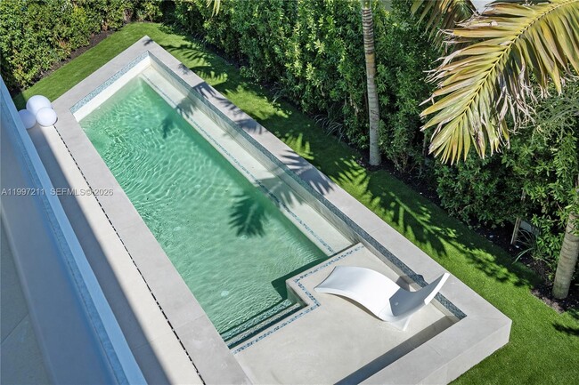 Building Photo - 1045 W 47th Ct