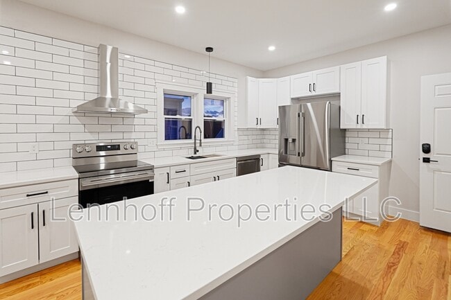 Building Photo - 28 Clark St