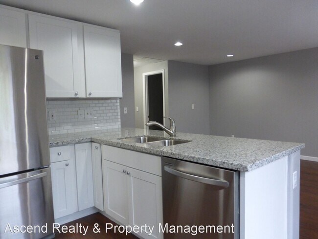 Building Photo - 4 br, 2.5 bath House - 18860 SW Christophe...