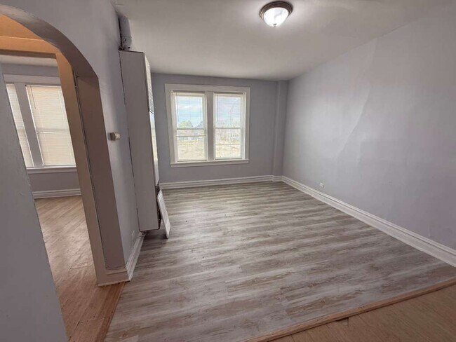 Building Photo - 5960 W Roosevelt Rd