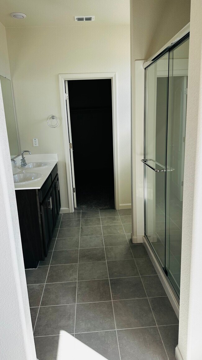 Building Photo - 3078 Feather Rd