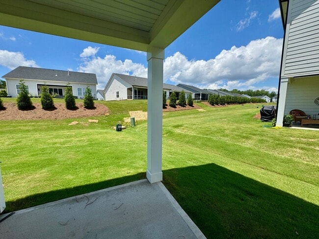 Building Photo - Beautiful 4BR/3BA Townhouse in Griffith Lakes