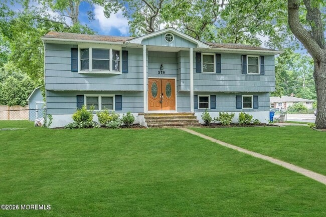 Building Photo - 518 River Dr