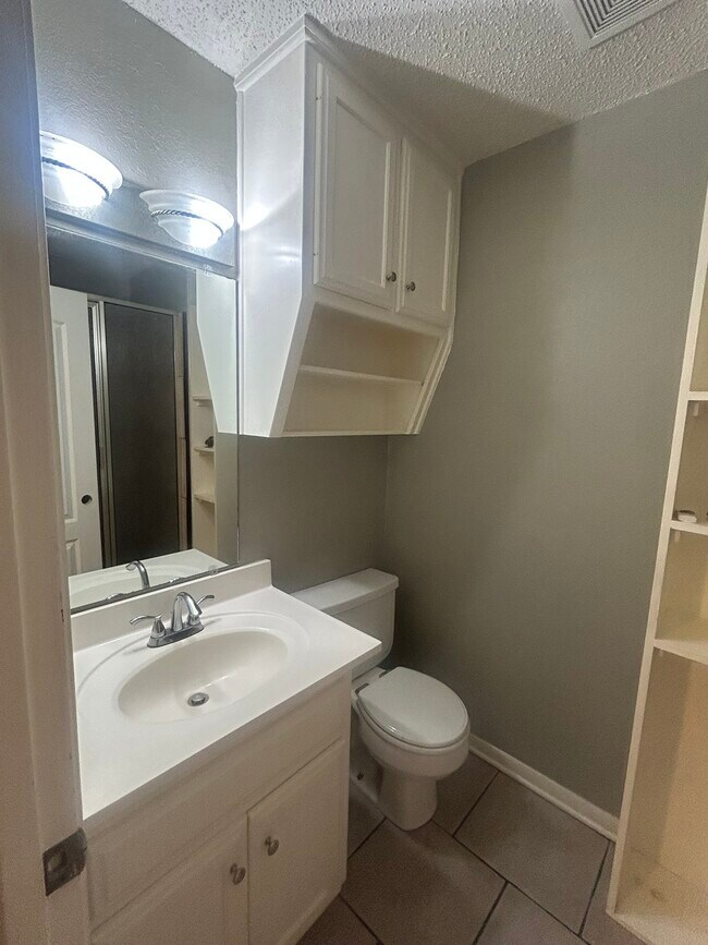 Building Photo - 339 S Pleasant Hill Rd