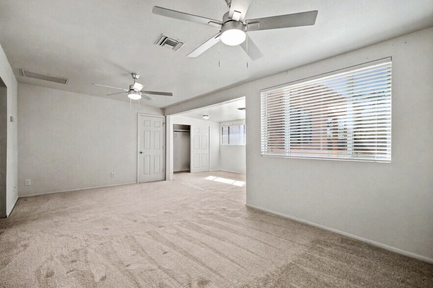 Master Bed - 3926 E Camino de Palmas