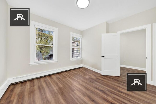 Building Photo - 4 bedroom in Boston MA 02108