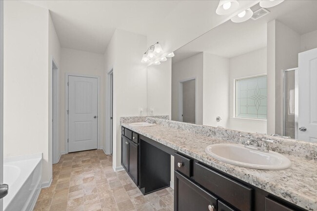 Building Photo - 1407 Red Hill Dr