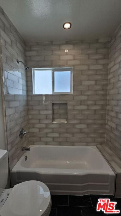 Building Photo - 348 Rexford Dr