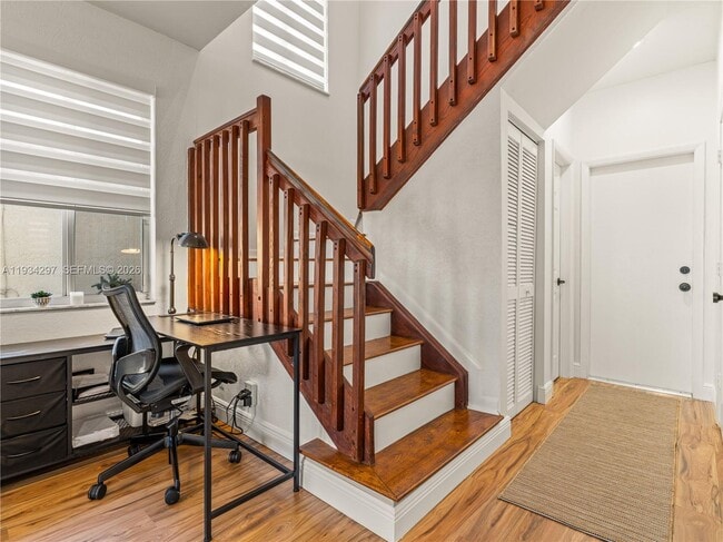 Building Photo - 1433 Presidio Dr