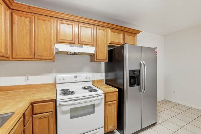 Building Photo - 519 W 6th Ave