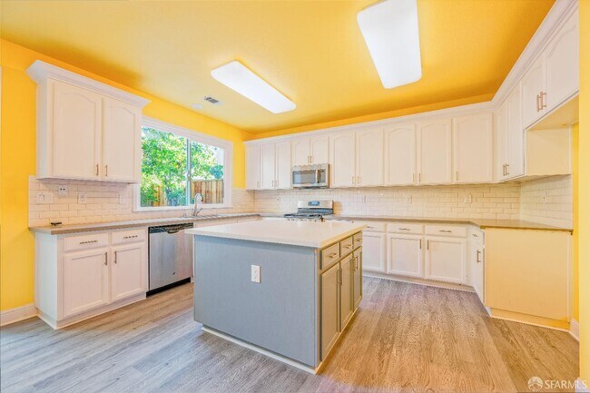 Building Photo - 5476 Summerfield Dr