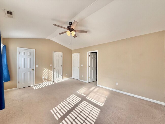 Building Photo - **OFFERING REFUNDABLE APPLICATION FEES** Stunning 3BD, 4BA Morrisville Townhome in an HOA Communi...