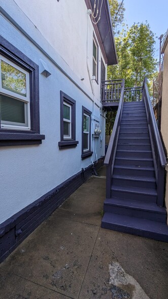 Entrance to 3314 - 3314 6th Avenue