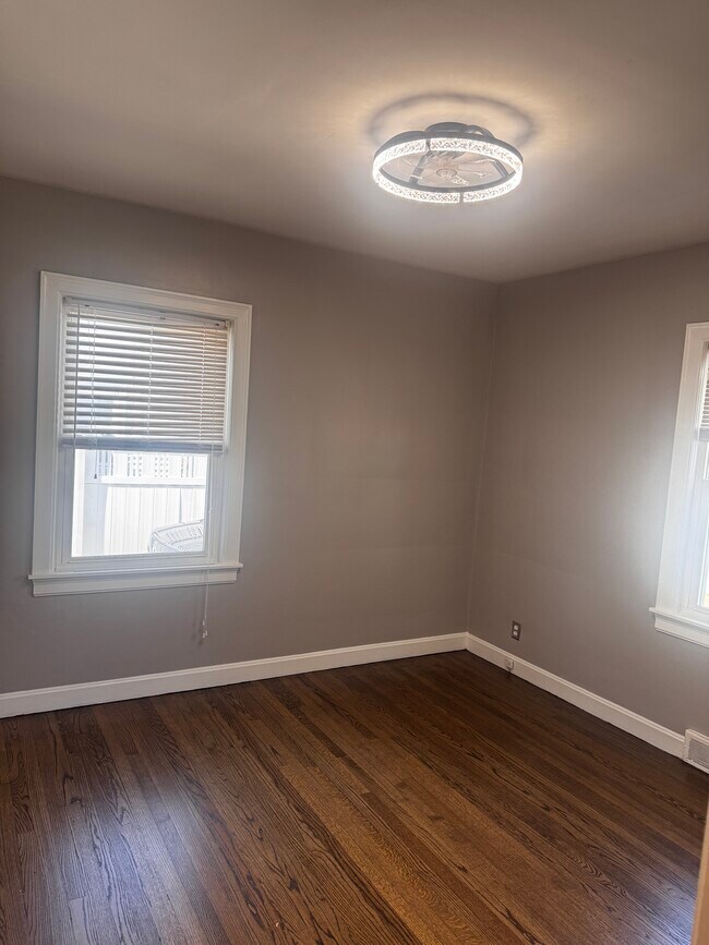 Building Photo - 3124 N Parish Ave