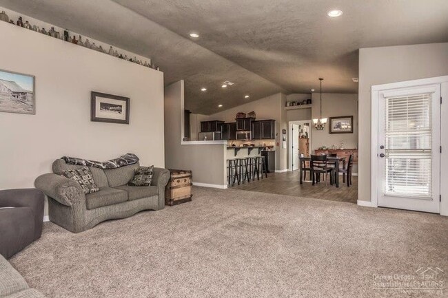 Building Photo - 4368 SW Umatilla Ave