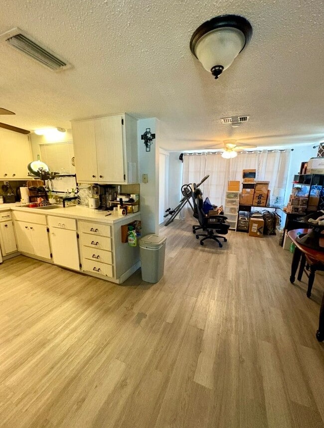 Building Photo - 7827 Monarda Dr