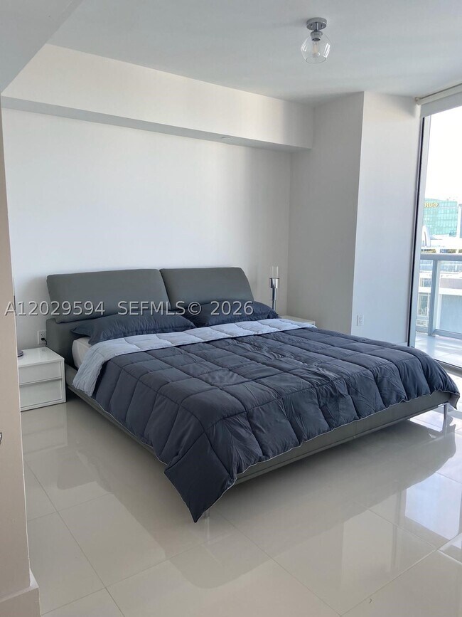 Building Photo - 495 Brickell Ave