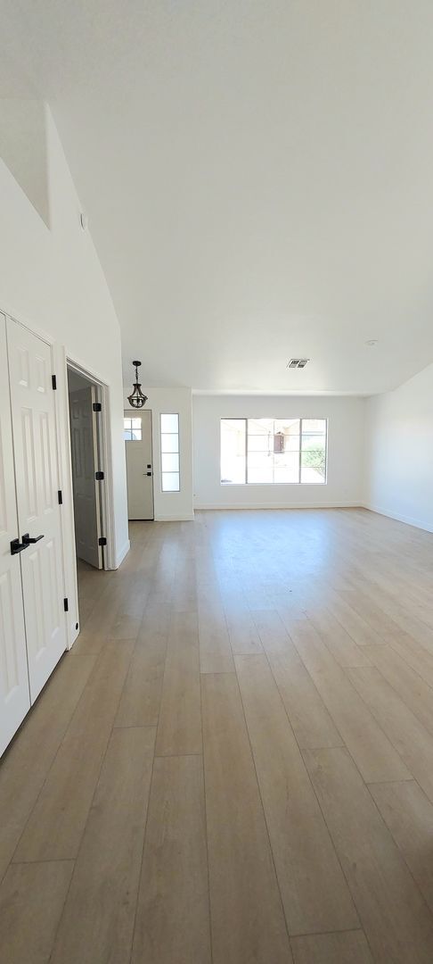 Building Photo - *JUST REMODELED* DONT MISS OUT ON THIS 4 BEDROOM 2 BATH ** PRIME CHANDLER LOCATION