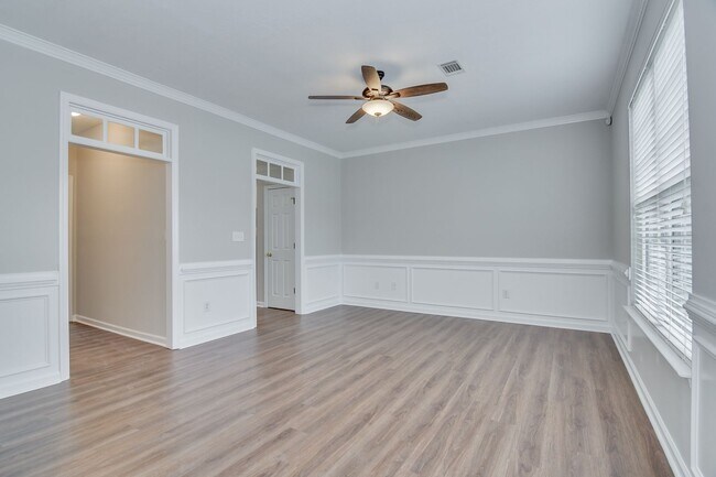 Building Photo - 317 Hogan Way