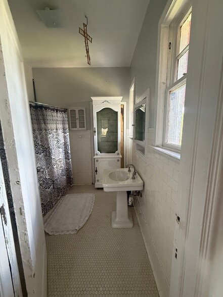 Building Photo - 4514 NE 1st Ave