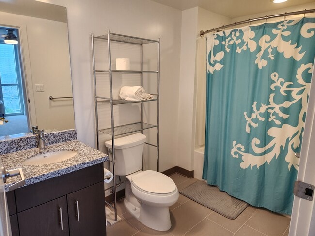 Building Photo - 988 Halekauwila St