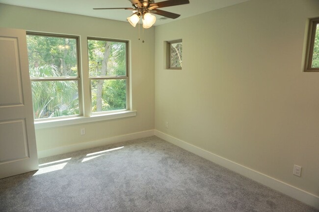 Building Photo - 2 BED | 2 BATH | GATED BACKYARD | MIDTOWN