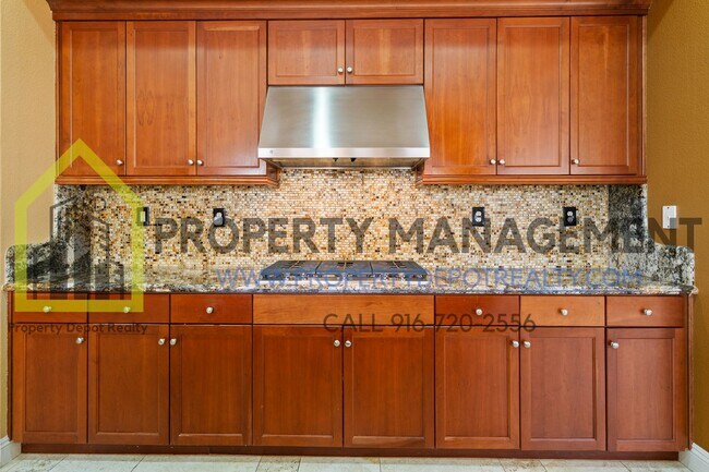 Building Photo - Stunning Custom 5-Bedroom, 3-Bath Home in ...