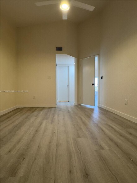 Building Photo - 2880 N Oakland Forest Dr