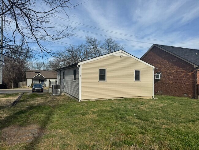 Building Photo - 2909 Clifton Ave