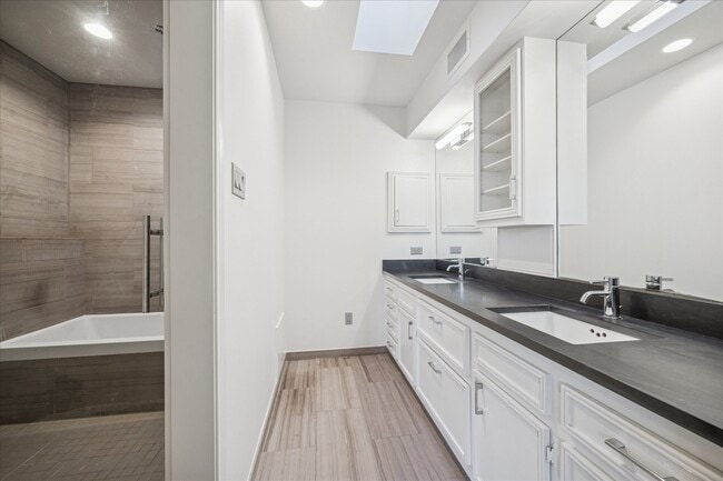 Building Photo - 547 3 Corners Dr