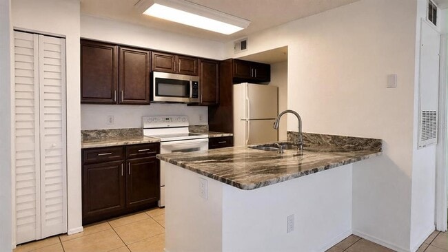 Building Photo - 2218 Grand Cayman Ct